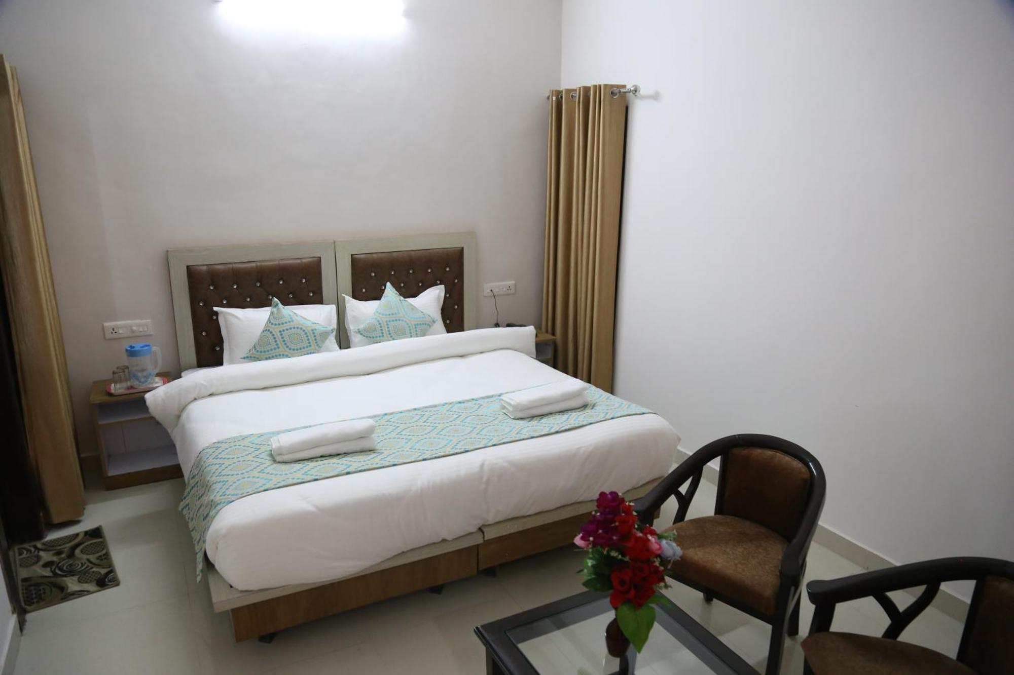 רישיקש Hotel Yog Tapovan- Rafting Available מראה חיצוני תמונה