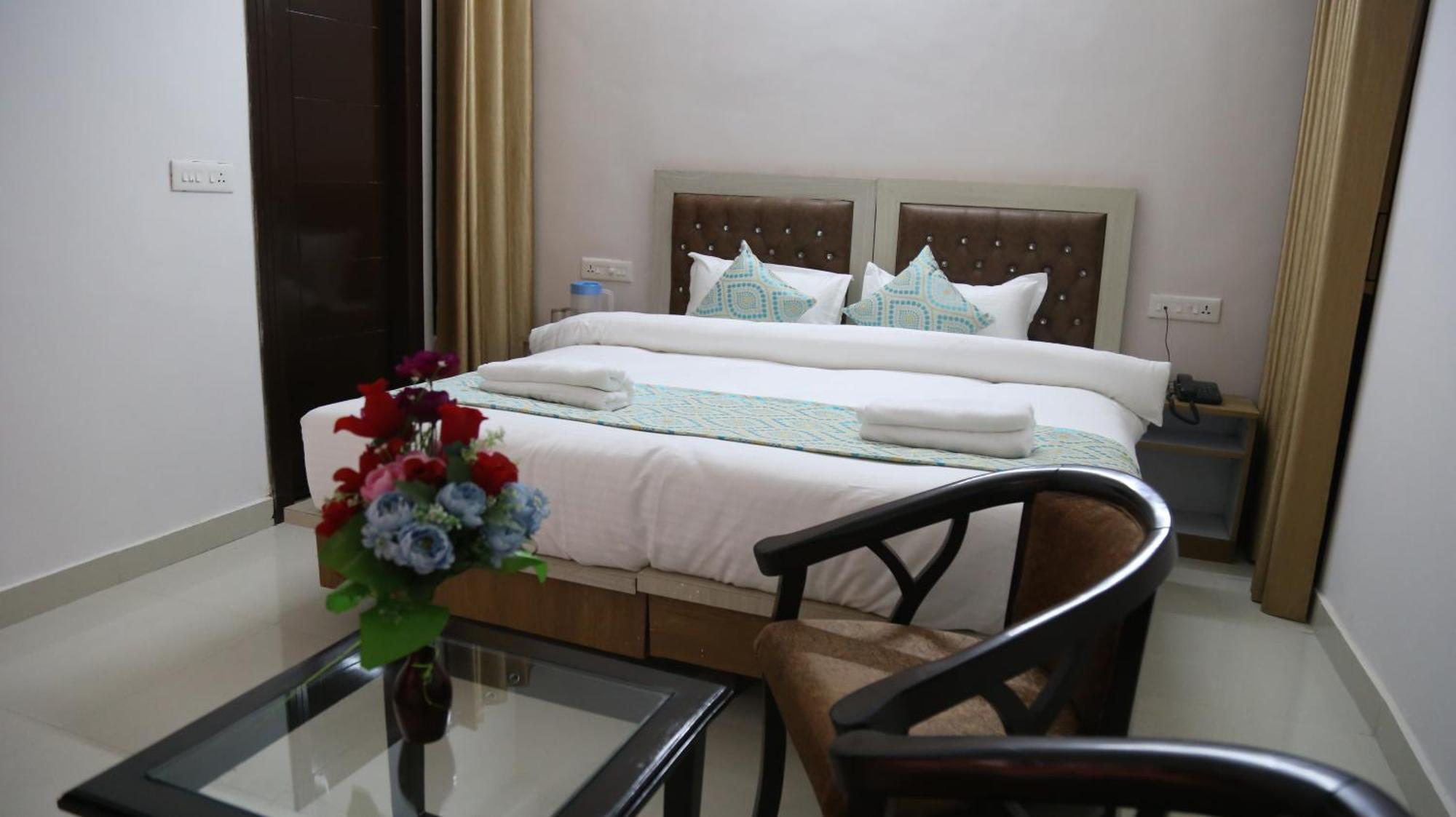 רישיקש Hotel Yog Tapovan- Rafting Available מראה חיצוני תמונה