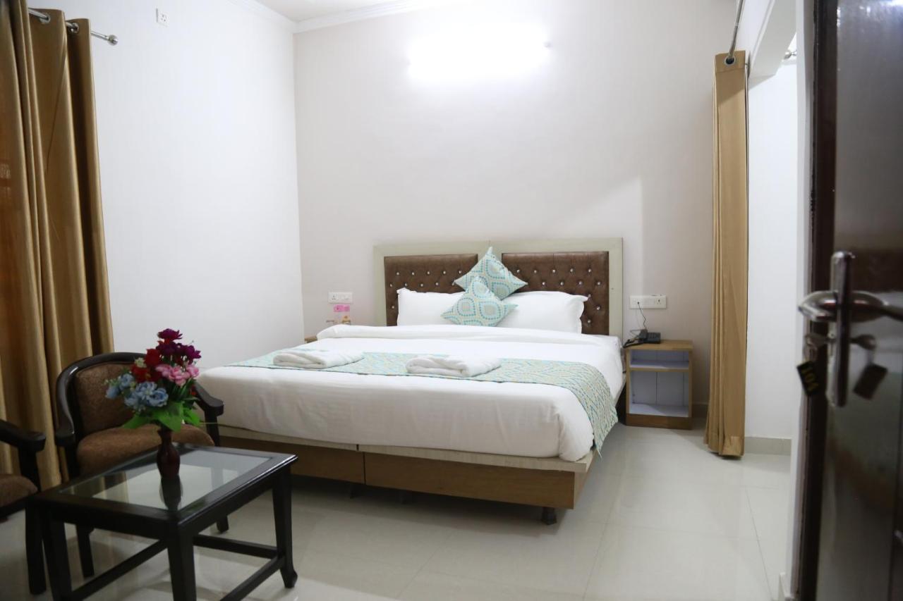רישיקש Hotel Yog Tapovan- Rafting Available מראה חיצוני תמונה