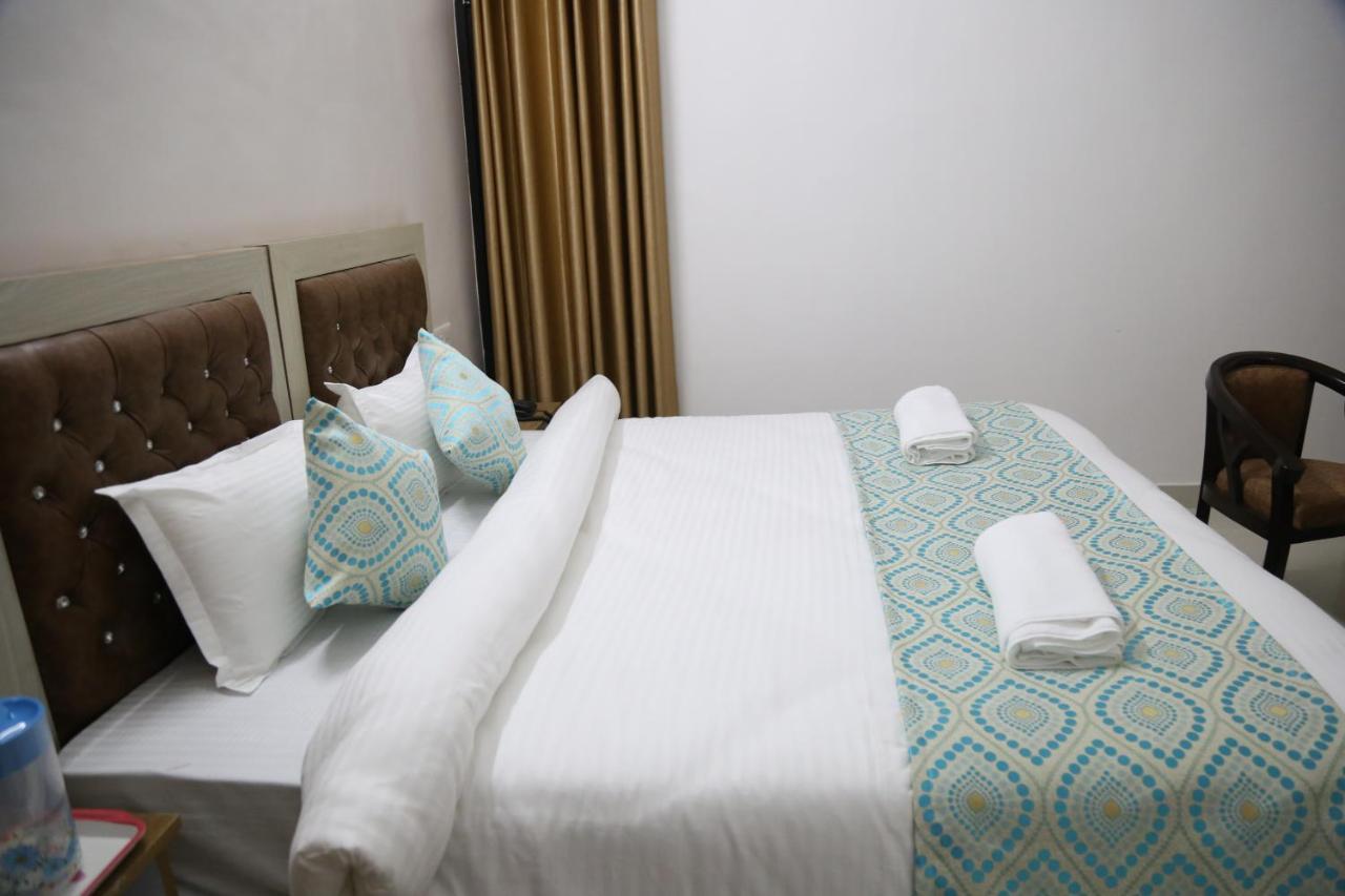 רישיקש Hotel Yog Tapovan- Rafting Available מראה חיצוני תמונה