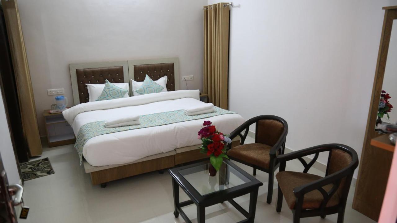 רישיקש Hotel Yog Tapovan- Rafting Available מראה חיצוני תמונה