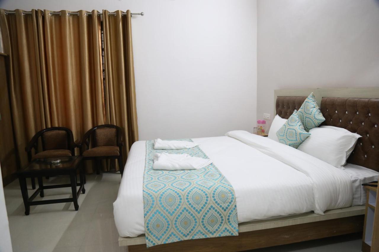 רישיקש Hotel Yog Tapovan- Rafting Available מראה חיצוני תמונה