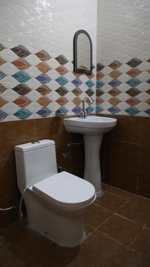 רישיקש Hotel Yog Tapovan- Rafting Available מראה חיצוני תמונה