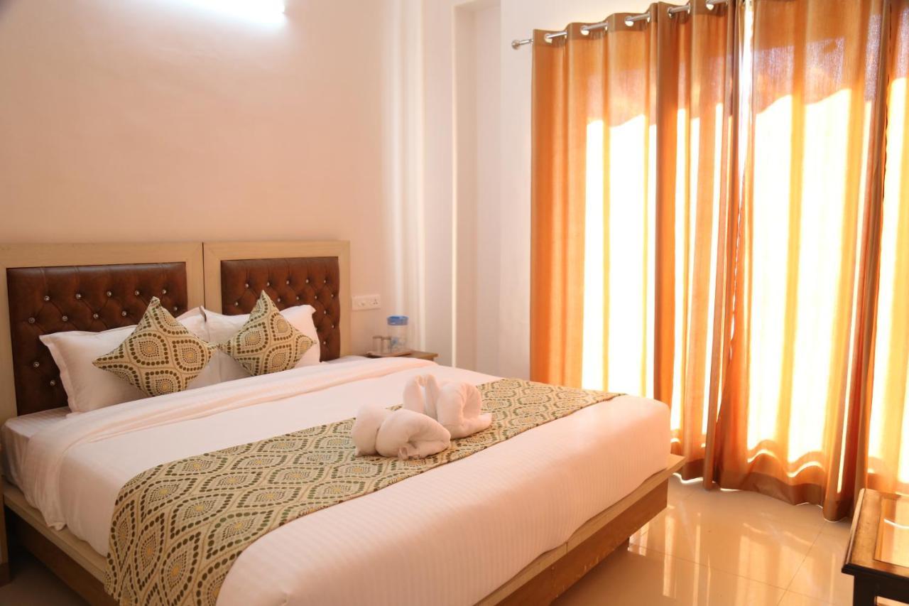 רישיקש Hotel Yog Tapovan- Rafting Available מראה חיצוני תמונה